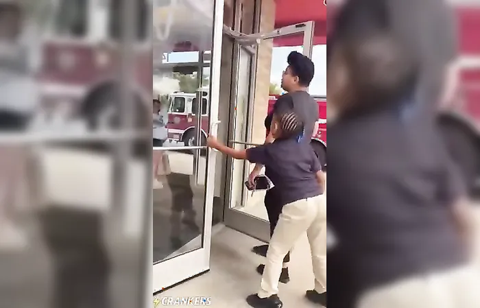 Two mom's fist fight in front of the kids