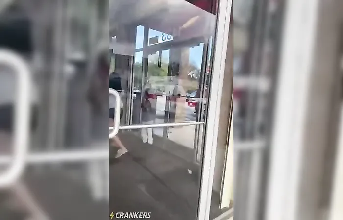 Two mom's fist fight in front of the kids