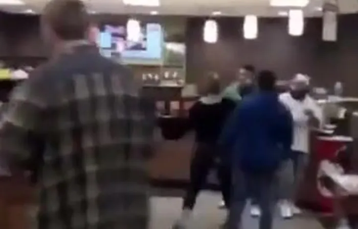 Woman fights a guy in Wawa