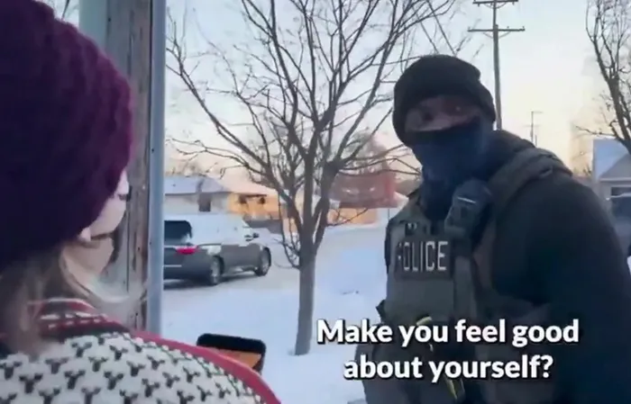 ICE agent asked simple question and caused absolute madness