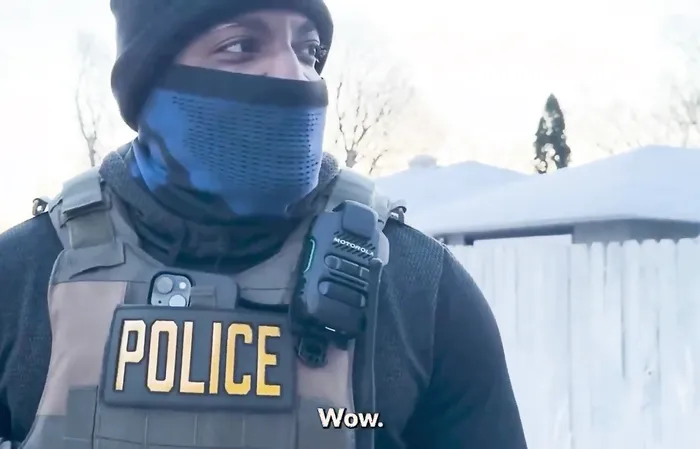ICE agent asked simple question and caused absolute madness
