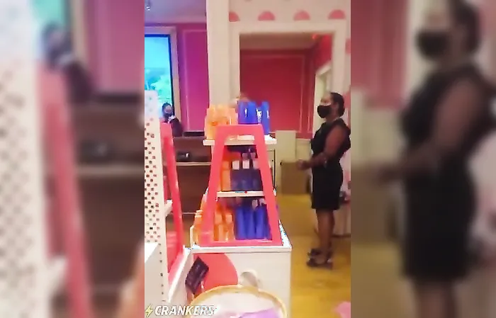 Screaming at top of her lungs and literally no one cares