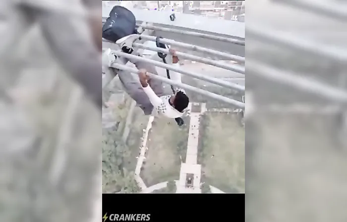 Alex Honnold got paid 500k by Netflix to scale a skyscraper, but some dude in India did this for free