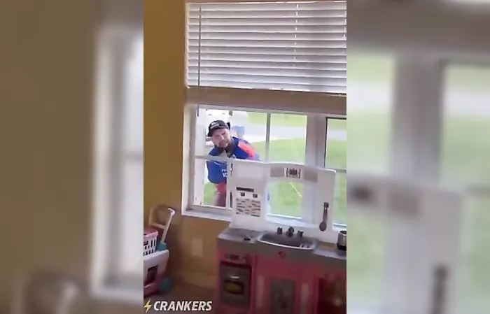 Dude punches window out, begs for help after what happened