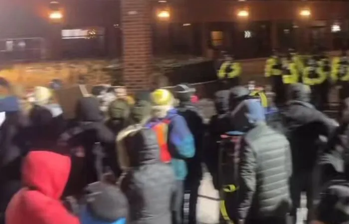 Activists Bang Pots and Pans in Freezing Weather to Keep Vance Awake, Didn't Know He Left 5 Hours Ago