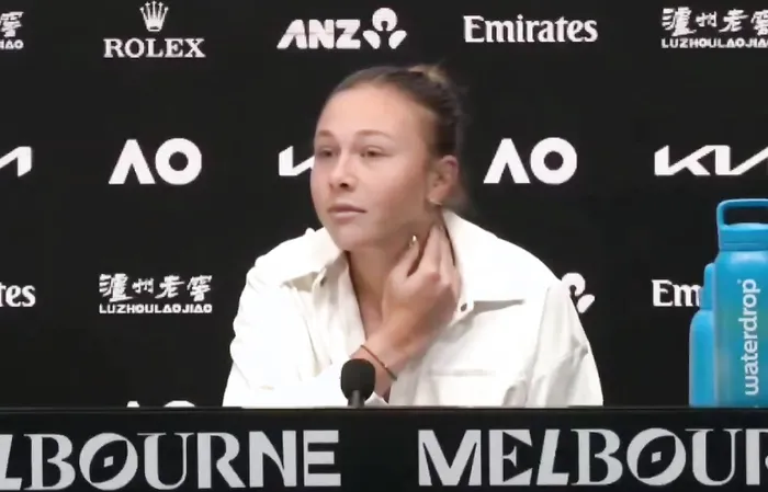 Amanda Anisimova Shuts Down Smug Reporter After America Question
