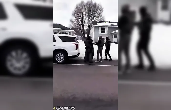 ICE Agents Smash Vehicle Window During Detention Operation in Minnesota