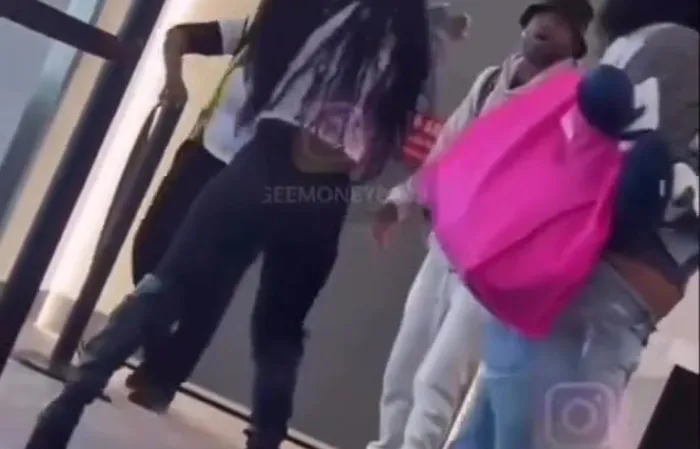 Lunatics unhinged at the airport never fails to be funny