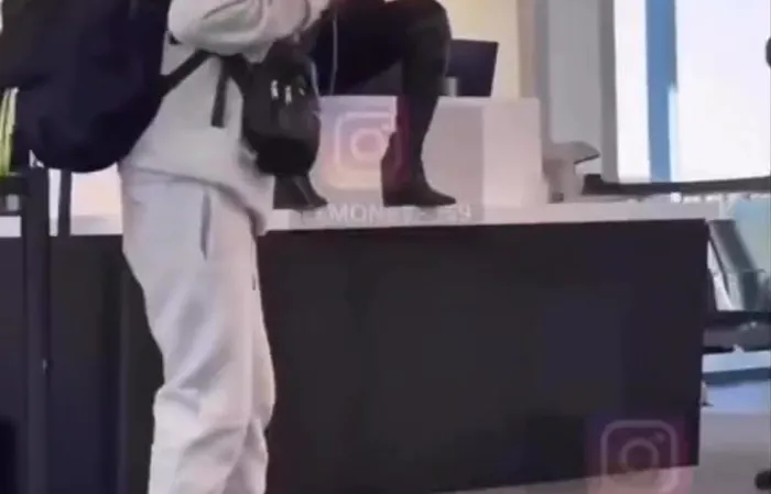 Lunatics unhinged at the airport never fails to be funny