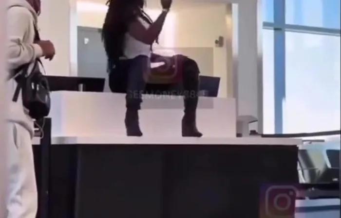 Lunatics unhinged at the airport never fails to be funny