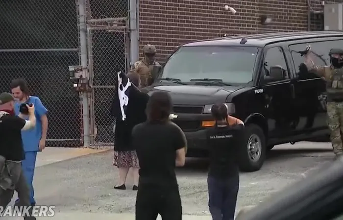 If you block a federal agent during an operation, you’re gonna find out