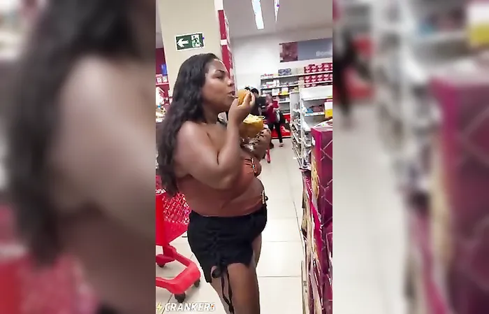 RadioGenoa - She eats for free and then runs away.