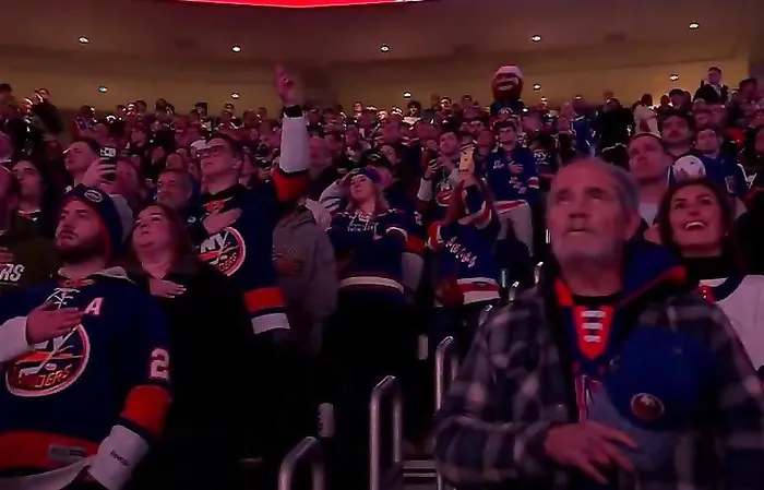 104-year-old WW2 Veteran Dominick Critelli crushed the National Anthem