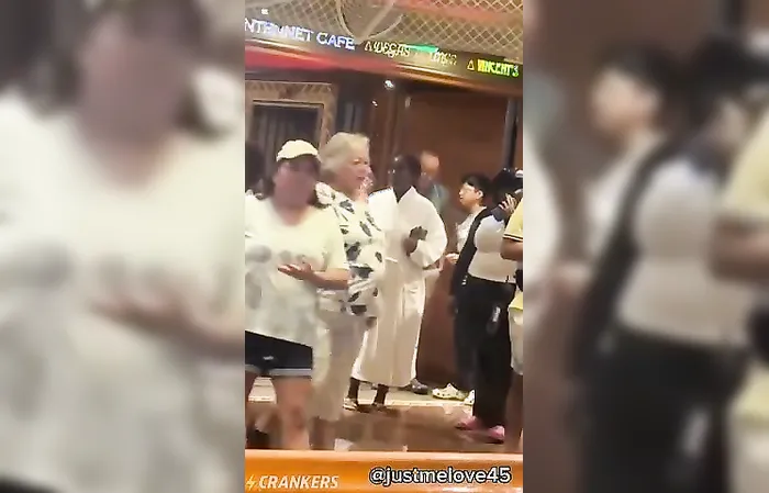 I Meme Therefore I Am ???????? - Two women rolled into cruise breakfast wearing bathrobes.????