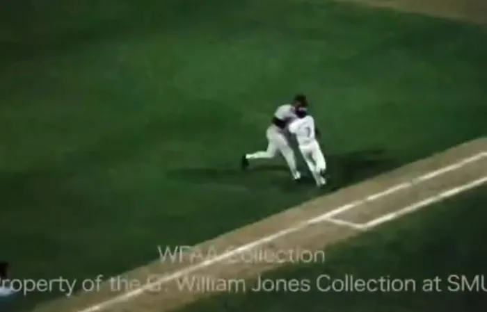 BaseballHistoryNut - After being thrown at, Lenny Randle drops the perfect bunt so he can ...