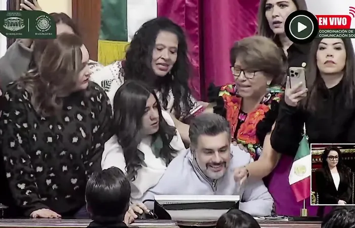 Mexican Congress fight video takes Internet by storm