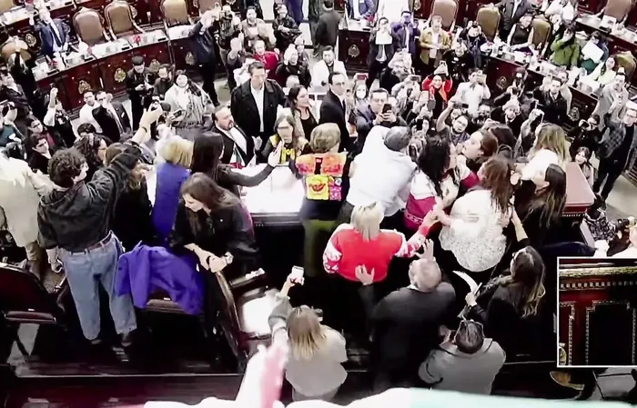 Mexican Congress fight video takes Internet by storm