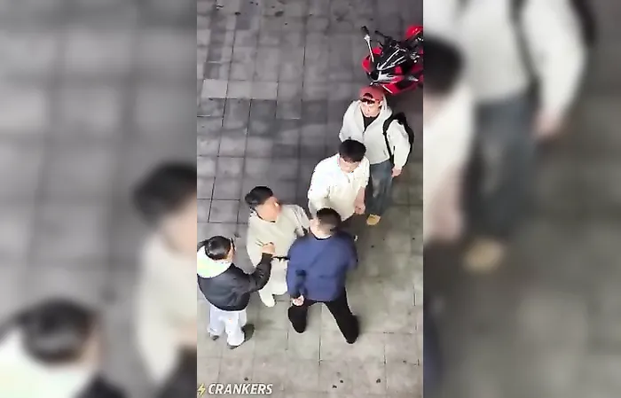 Crazy Clips - Due to strict rules in China you cant fight so people resort to this ????