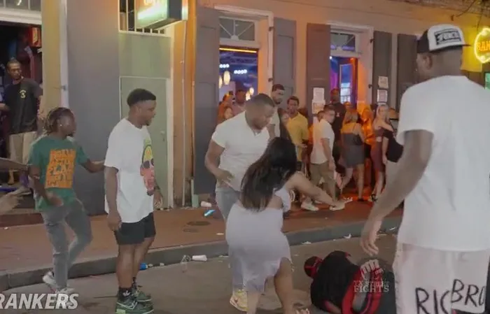 TX Street Fights - Fight breaks out Bourbon Street New Orleans LA #fight #brawl #police