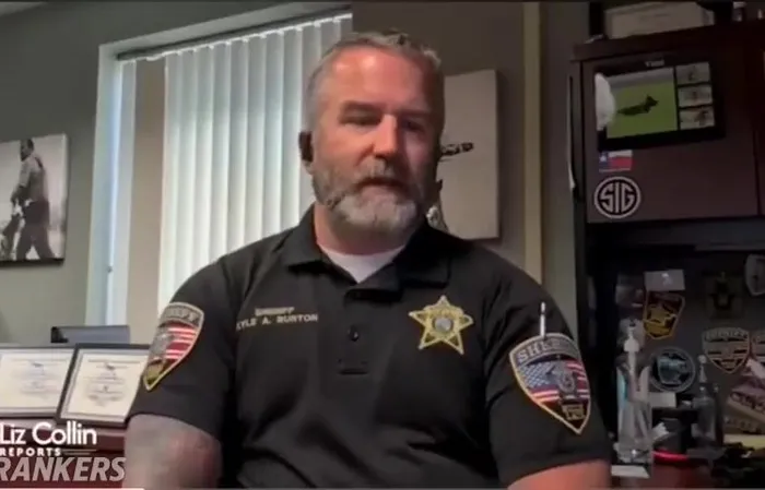 @Chicago1Ray ???????? - ???? Sheriff Lyle Burton got a letter from Keith Ellison, telling him not to cooperate with ICE .... he ignored it Anything we can do to make