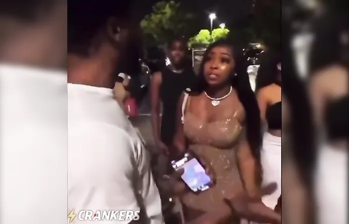 FightBell???? - Girl expects her boyfriend to cover the cost of her 18 friends at her birthday dinner
