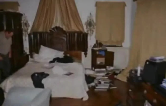 Matt Wallace - PAY CLOSE ATTENTION TO THESE PHOTOS FROM MICHAEL JACKSON’S HOUSE RIGHT AFTER HE DIED‼️ Anyone who still believes the story they are telling us is extremely naive…
