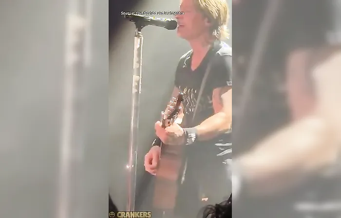 Keith Urban sang Pink Pony Club at Mar-a-Lago and it was terrible