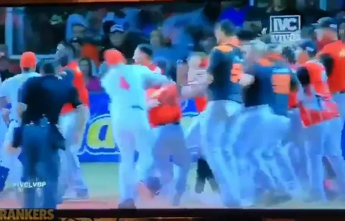 Now THAT is a baseBRAWL