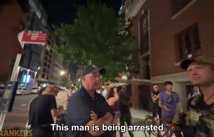 Karen goes crazy on federal agents after they removed a drug dealer