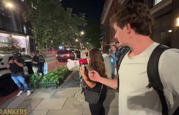 Karen goes crazy on federal agents after they removed a drug dealer