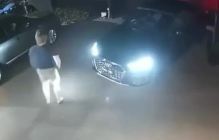 Guy BARKS at thieves trying to steal car