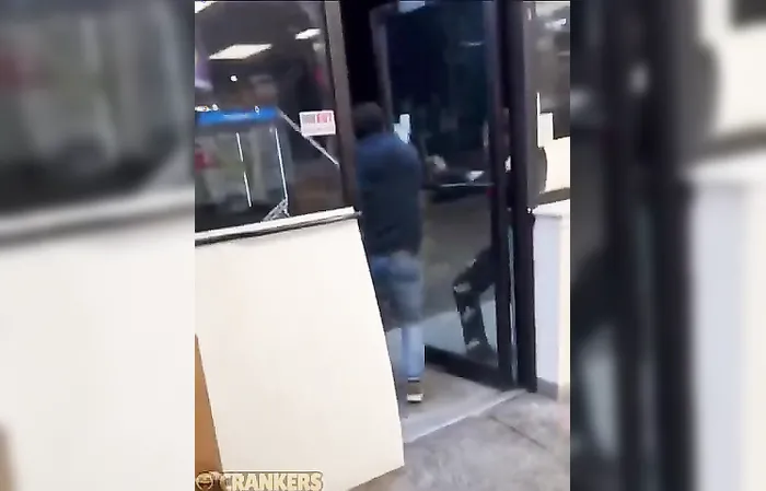 Thugs destroy store when worker tries to calm things down