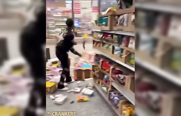 Thugs destroy store when worker tries to calm things down