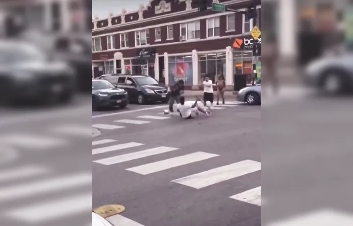 Fight breaks out with shovels in Chicago