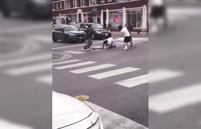 Fight breaks out with shovels in Chicago