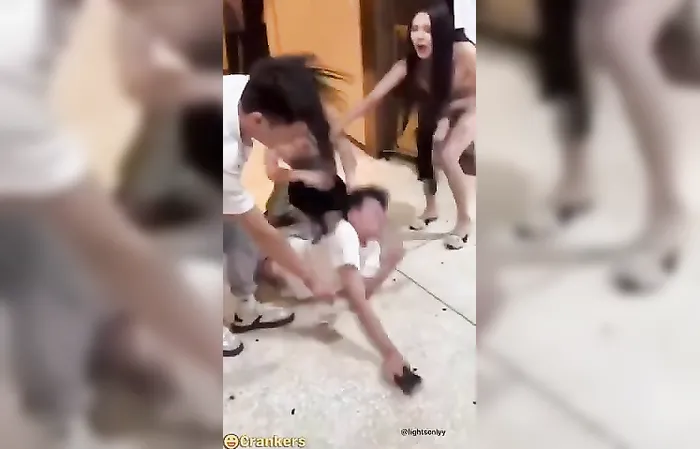 Food fight turns into an A** whoopin!