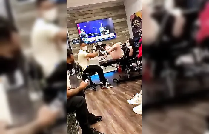 This has to be staged, right? RIGHT?