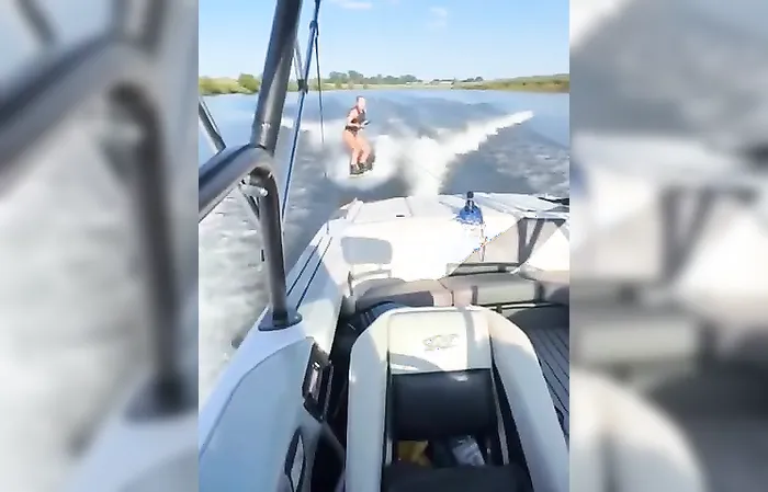 2 girls one boat