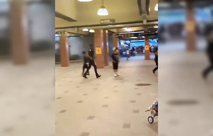 Who ya got? Teen armed with knife vs cop with gun