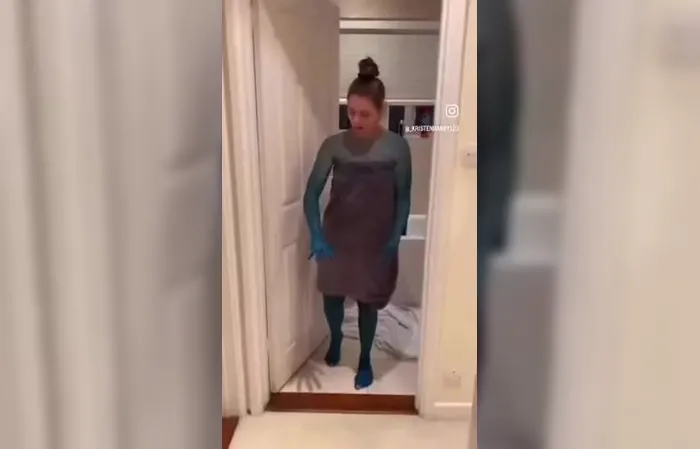 Dude turns his girlfriend completely blue (very bad idea)