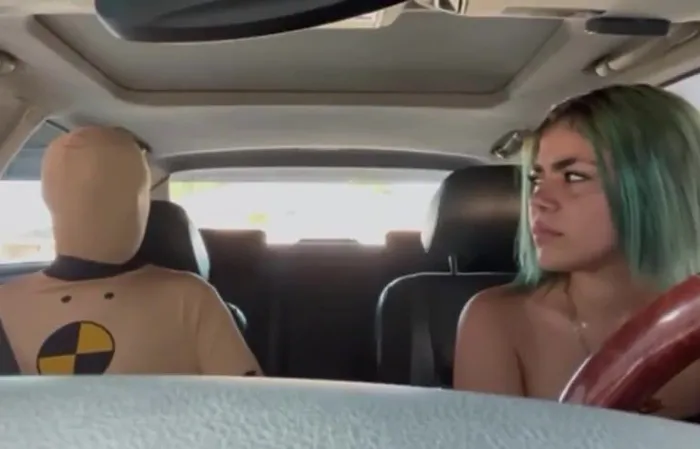 Dad pranks daughter during first driving lesson