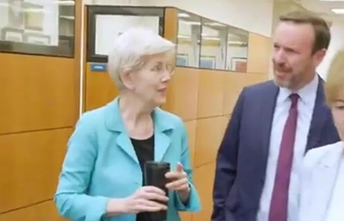 Elizabeth Warren mocked for obviously staged fluffer video about Trump