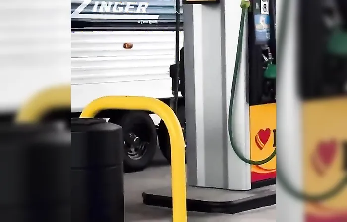 Screeching bald chick gets TASERED