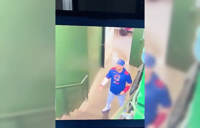 Baseball broadcast accidentally showed Justin Turner with fake balls