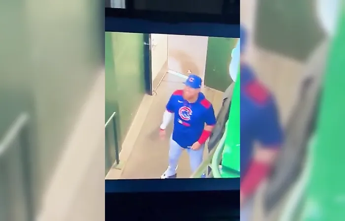 Baseball broadcast accidentally showed Justin Turner with fake balls