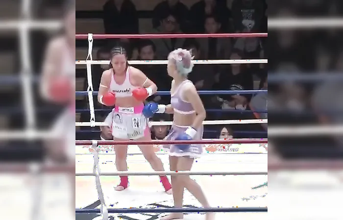 Female fighter has awesome kick move