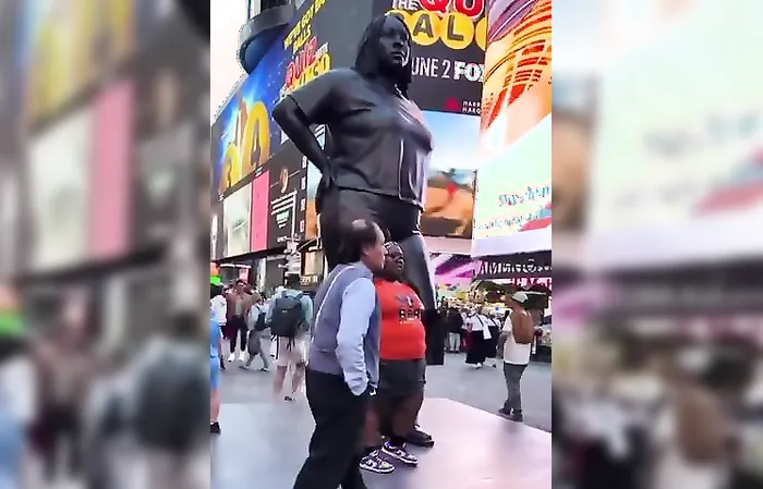 There's a big new statue in NYC