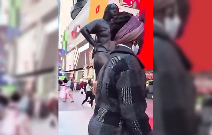 There's a big new statue in NYC