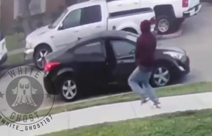 Grandma gets robbed in the hood