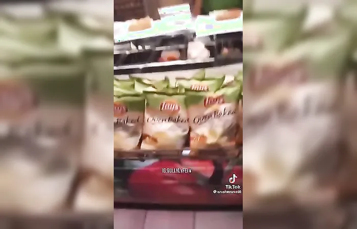 LaShonda woke up on the wrong side of the bed and cussed out Subway workers